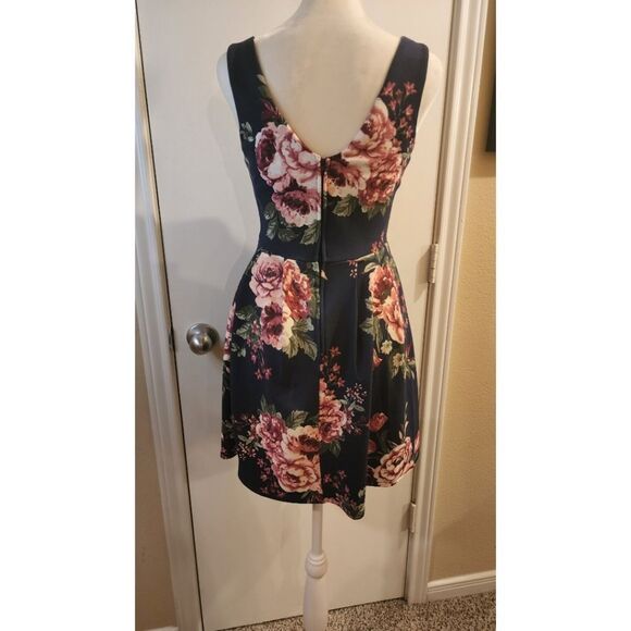 Crystal Doll Floral Dress size S - Picture 3 of 3